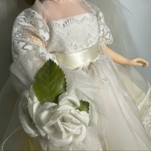 Effanbee Bride Doll 14" Veil Garter Bouquet NWT Old 14" - Picture 4 of 9